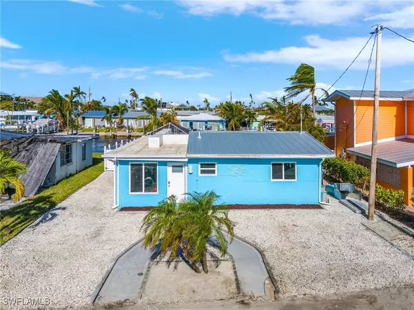 2608 Bayshore DR, Matlacha, FL 33993