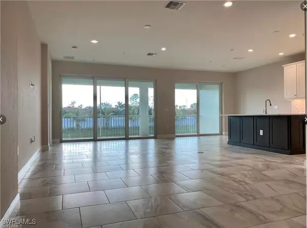 Naples, FL 34112,2561 Seychelles DR #307