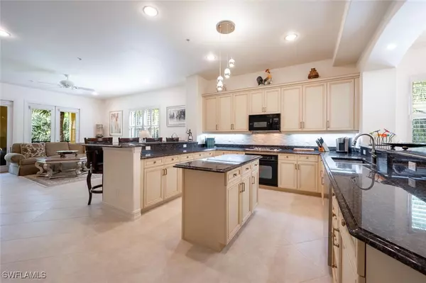 Naples, FL 34109,2843 Tiburon BLVD E #7-102