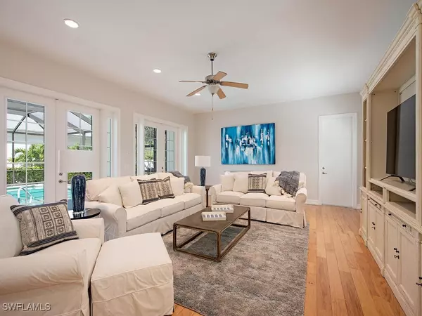 Naples, FL 34102,431 1st AVE N