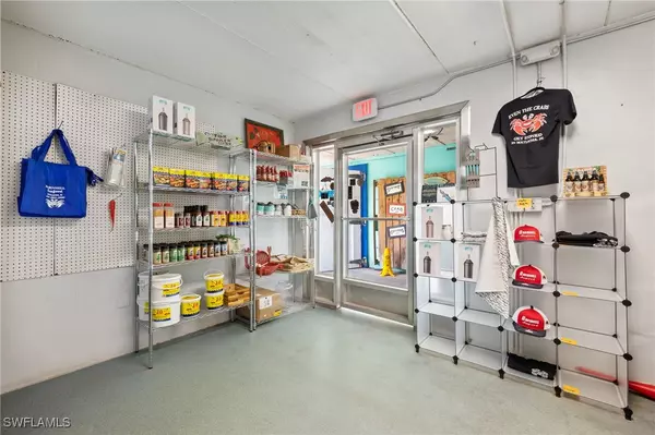 Matlacha, FL 33993,4573 Pine Island RD NW
