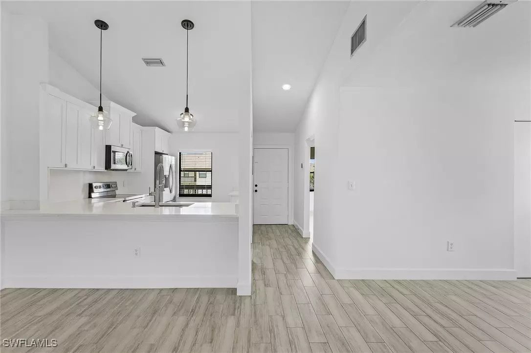 Fort Myers, FL 33919,9295 Lake Park DR #201