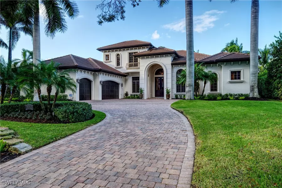 715 Riviera DR, Naples, FL 34103