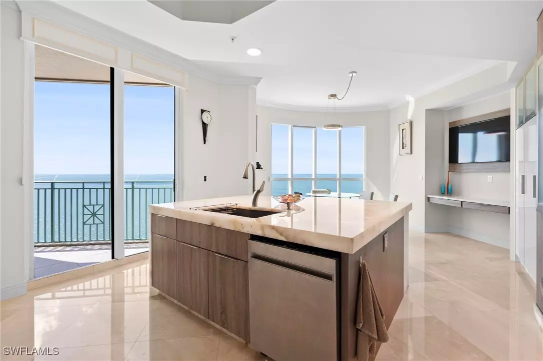 Marco Island, FL 34145,960 Cape Marco DR #1605