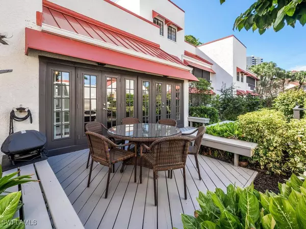 631 Serendipity DR, Naples, FL 34108