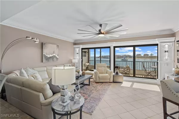 Naples, FL 34113,221 La Peninsula BLVD #221