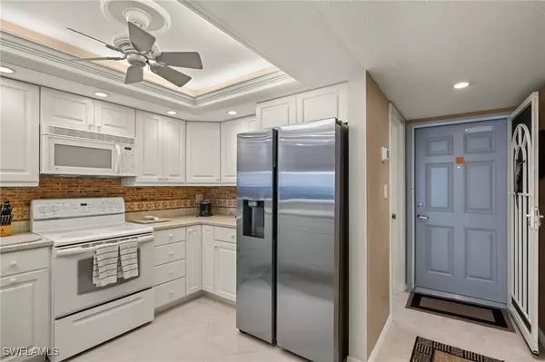 Bonita Springs, FL 34134,26000 Hickory BLVD #204