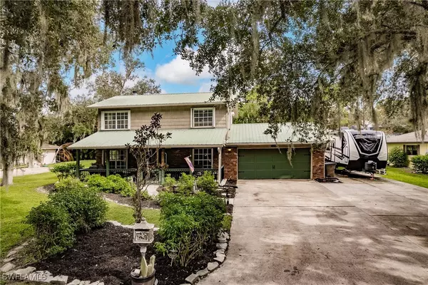 2216 River Oak LN, Fort Myers, FL 33905