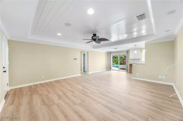 Naples, FL 34102,1135 7th ST S