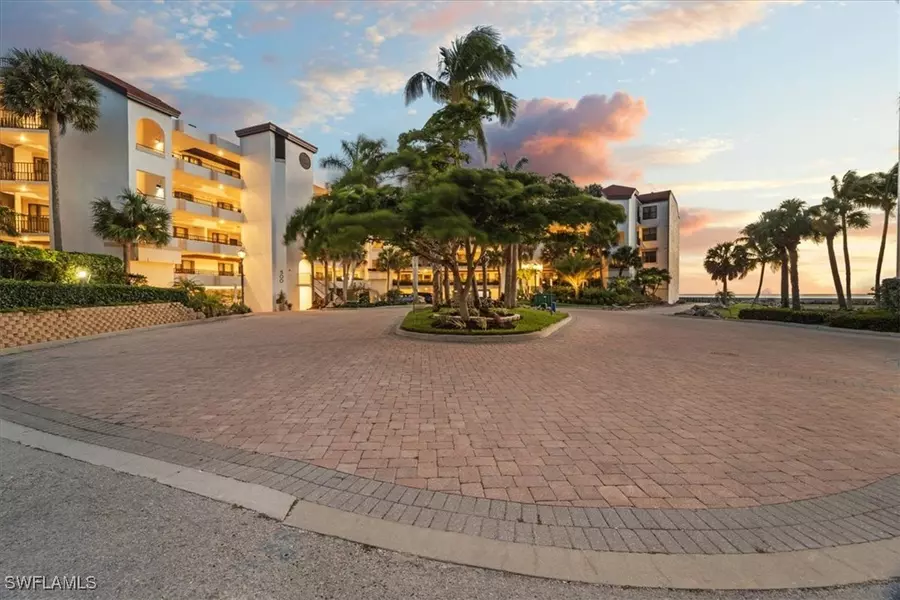 534 La Peninsula BLVD #534, Naples, FL 34113