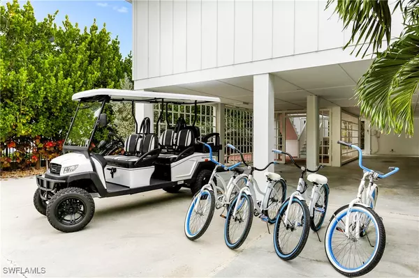 Naples, FL 34102,370 6th AVE S