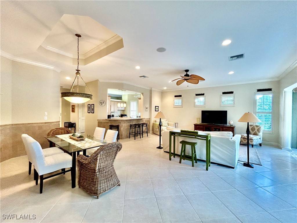 505 Via Veneto #8-201, Naples, FL 34108