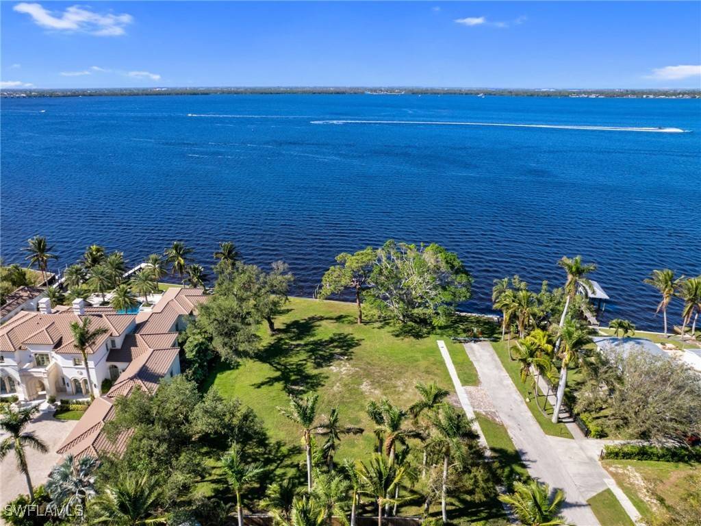 Fort Myers, FL 33901,1212 Coconut DR