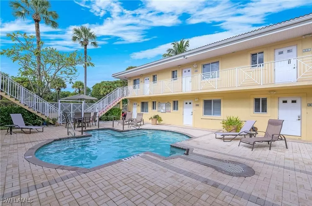Naples, FL 34102,480 5th ST S #202