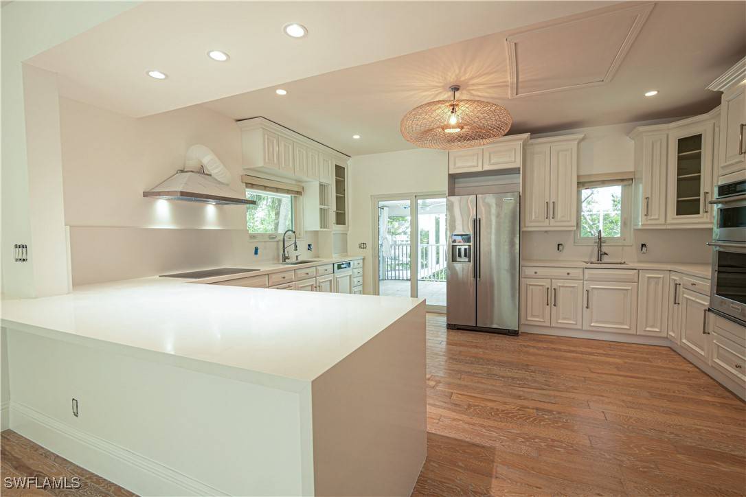 Sanibel, FL 33957,513 Lighthouse WAY