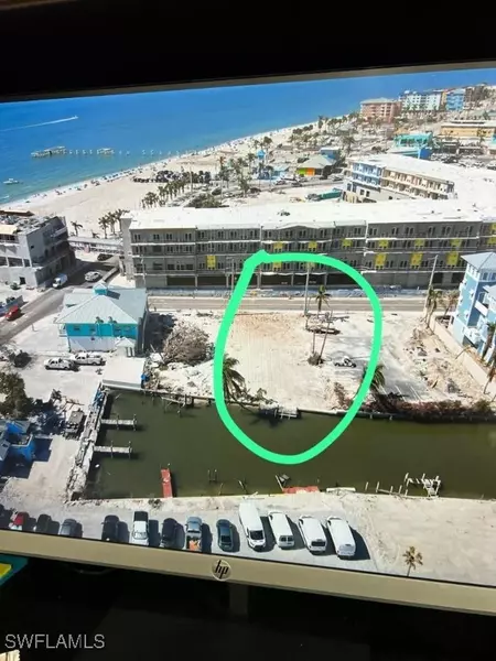 122 Crescent ST, Fort Myers Beach, FL 33931
