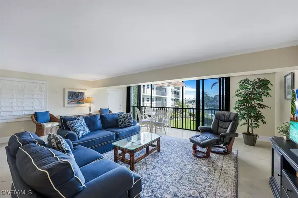 Naples, FL 34103,2900 Gulf Shore BLVD N #207