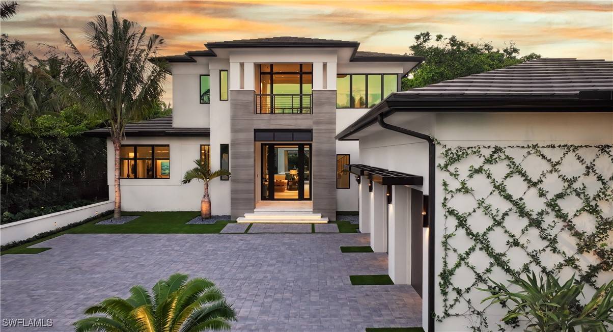 477 3rd ST N, Naples, FL 34102