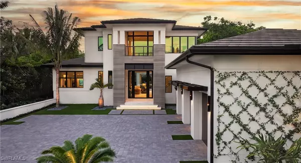 477 3rd ST N, Naples, FL 34102