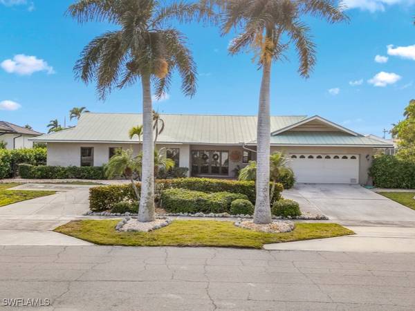 334 Grapewood CT, Marco Island, FL 34145