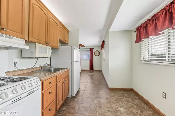 Fort Myers, FL 33919,8127 Country RD #201