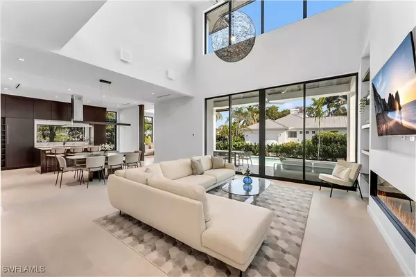 Naples, FL 34102,788 7th AVE N