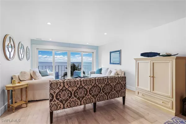 Naples, FL 34102,2011 Gulf Shore BLVD N #54