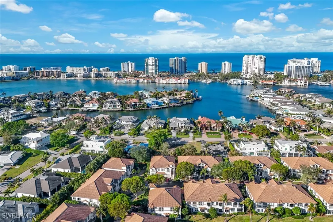 Naples, FL 34103,172 Colonade CIR #1304