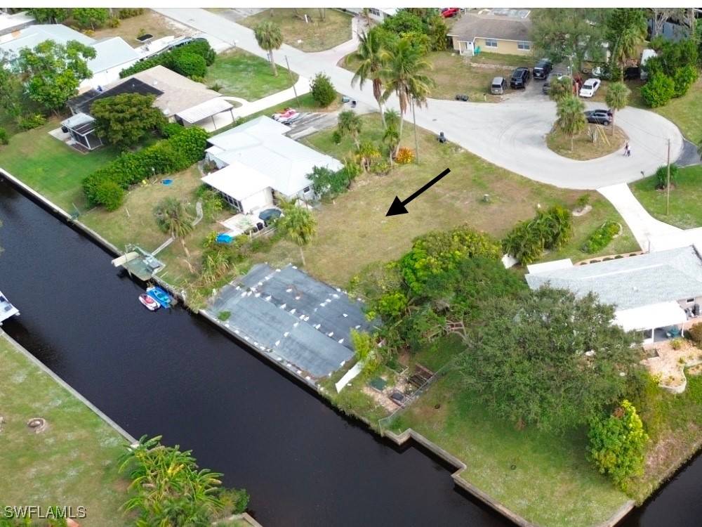 995 April LN, North Fort Myers, FL 33903