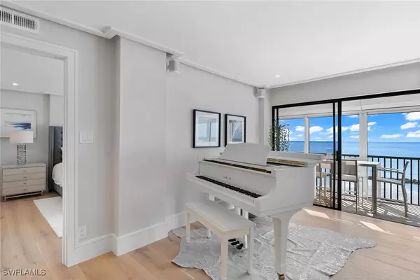 Naples, FL 34102,2171 Gulf Shore BLVD N #502