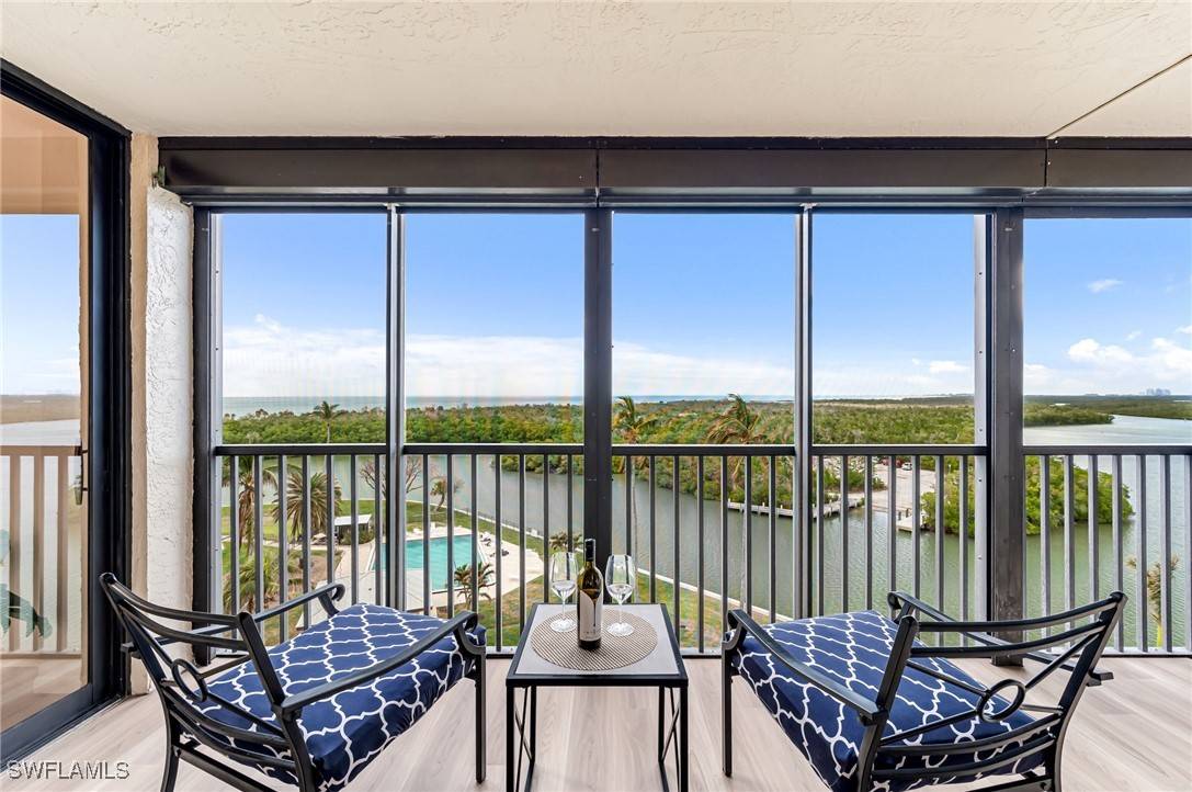 17 Bluebill AVE #604, Naples, FL 34108