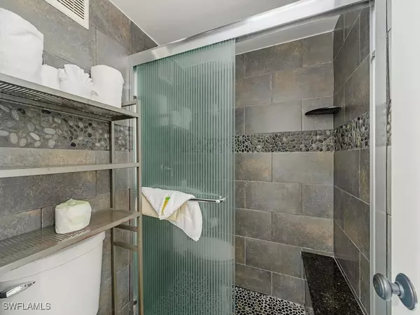 Naples, FL 34103,2555 Tamiami TRL N #109