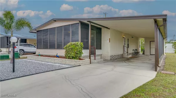 135 Lakeside CIR, North Fort Myers, FL 33903