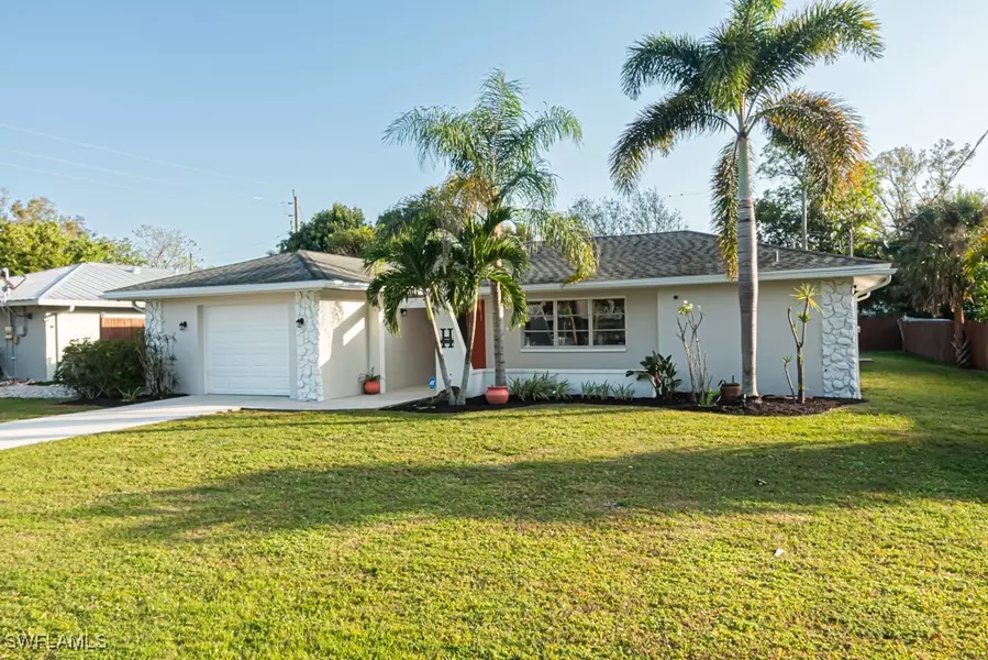 1562 Alhambra DR, Fort Myers, FL 33901