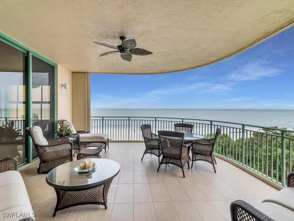 Marco Island, FL 34145,930 Cape Marco DR #506