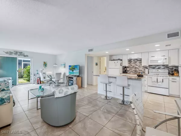 Naples, FL 34112,208 Palm DR #3