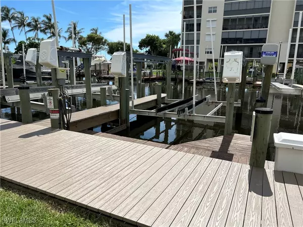 Fort Myers Beach, FL 33931,4357 Bay Beach LN