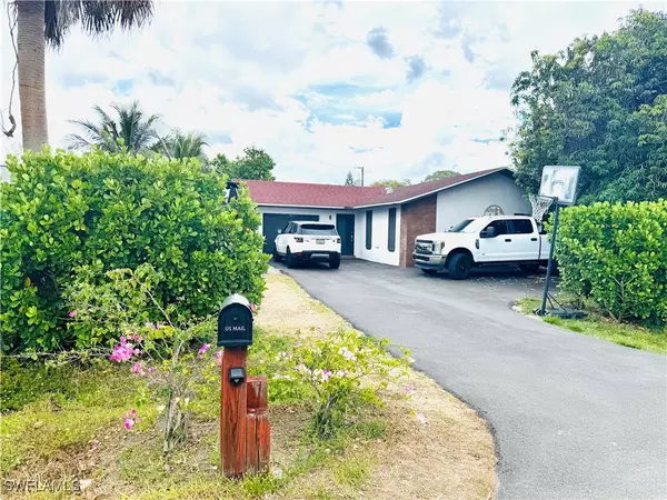 4207 Cindy AVE, Naples, FL 34112