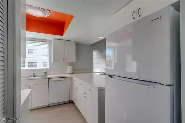 Fort Myers Beach, FL 33931,4361 Bay Beach LN #121