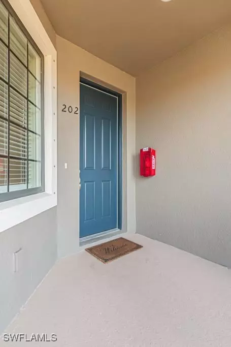 9378 Pocida CT #202, Naples, FL 34119