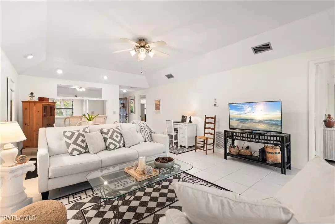 Naples, FL 34112,1833 Courtyard WAY #E204