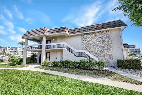 881 Panama CT #202, Marco Island, FL 34145