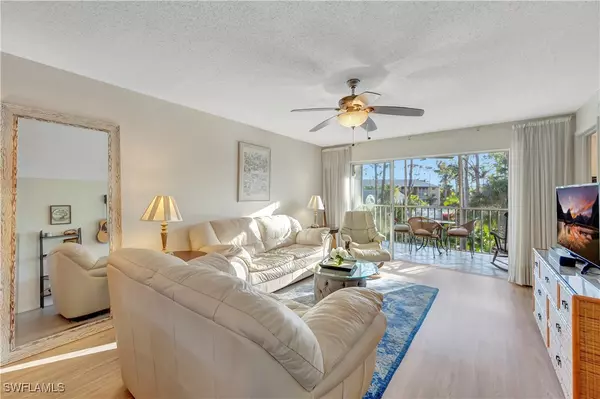 Naples, FL 34112,3072 Sandpiper Bay CIR #M206