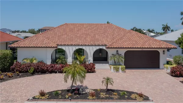 212 Seahorse CT, Marco Island, FL 34145