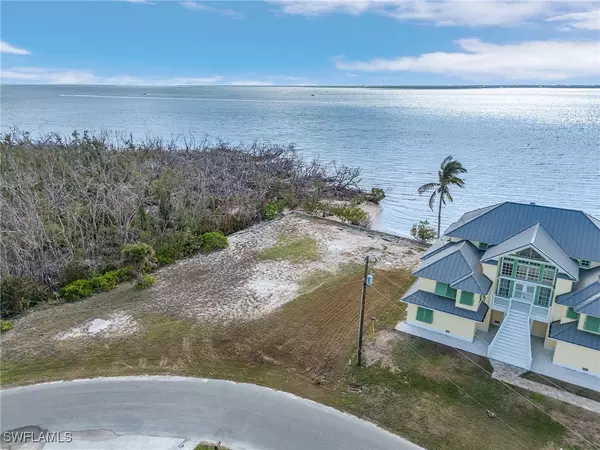 2288 Macadamia LN, St James City, FL 33956