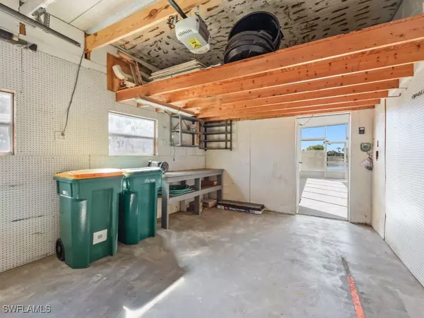 Naples, FL 34114,289 Riverwood RD