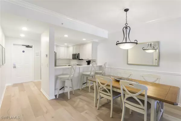 Naples, FL 34102,221 9th ST S #305