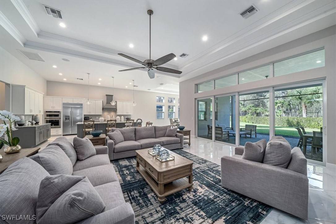 8761 Saint Lucia DR, Naples, FL 34114