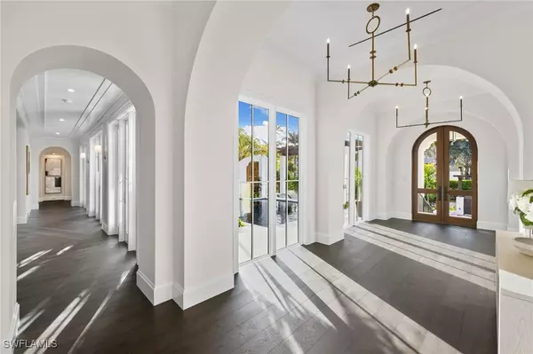 Naples, FL 34102,330 Hawser LN