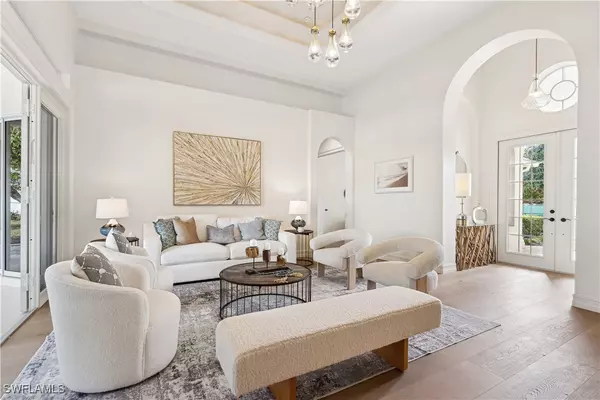 Naples, FL 34102,677 5th AVE N